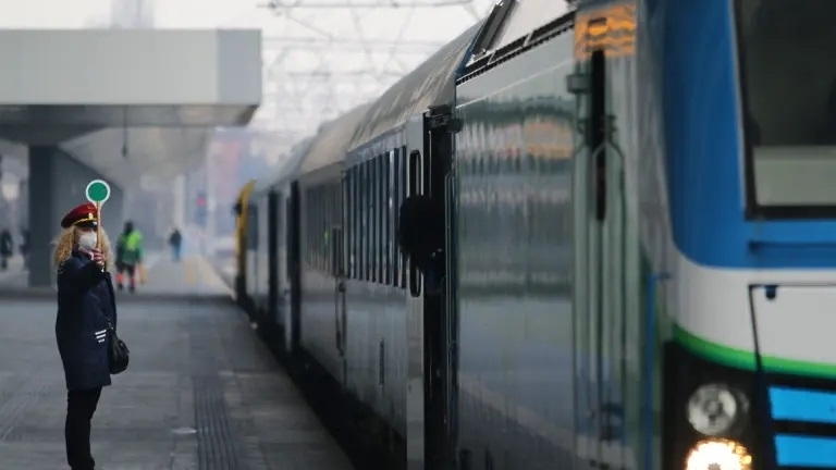 БДЖ осигури два нови влака а актуализираното им разписание от