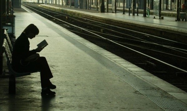 Aвтомат за приказки в градския транспорт и по летищата създаде