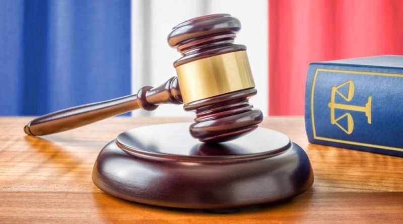 Съветник на президента и пазач от Лувъра са подсъдими за кражба от Елисейския дворец