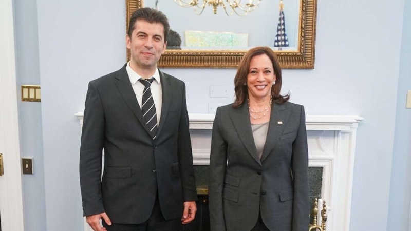 Петков договори с Харис доставки на втечнен газ към България