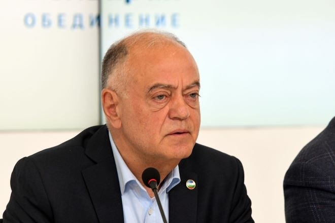 Ген. Атанасов: Има информация, че шефът на военното разузнаване поддържа контакт с руските служби