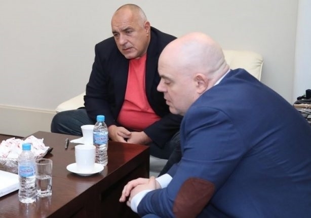 Бойко Борисов ударно помпа пари към Иван Гешев! Властта дава 300 млн. за тайна структура под шапката на прокурор №1