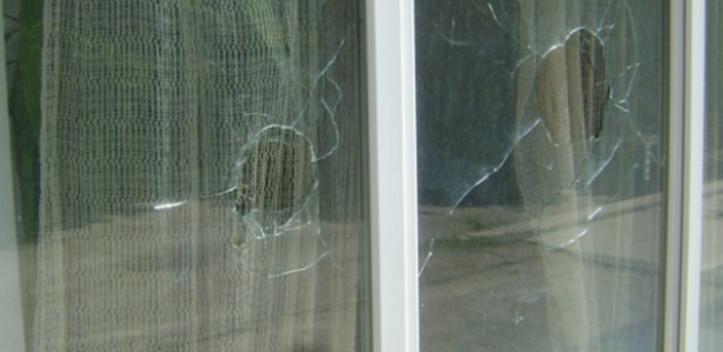 Неизвестни стреляха по прозорците на къща в русенския квартал Родина 4 в