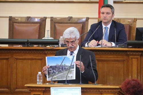 За изгаряне на гуми в цех в село Сланотрън Видинско