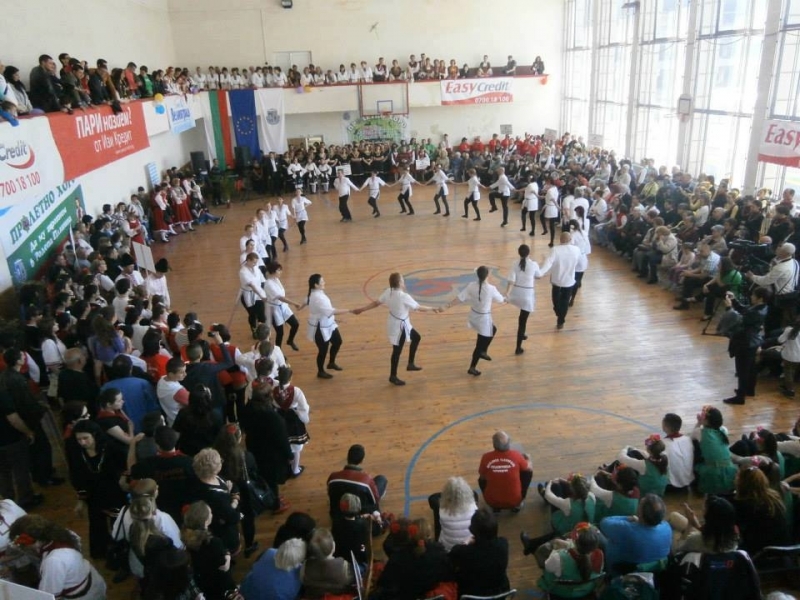 Танцьори от Монтана и Лом ще участват в националния фолклорен