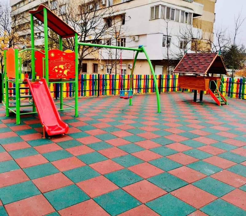 Най малките жители в района на ул Никола Вапцаров във Враца