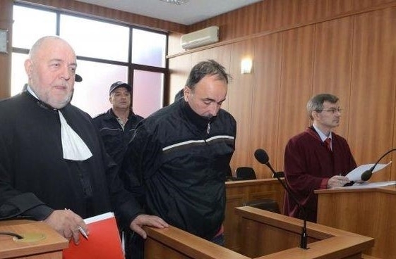 Обвиненият че е взел подкуп от 300 лв от телефонни