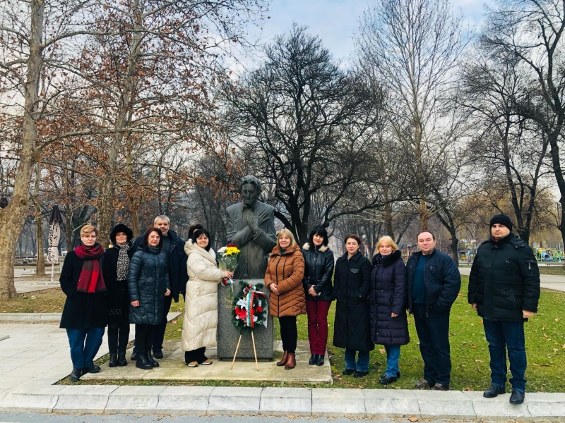 Екипът на монтанската библиотека почете паметта на Йордан Радичков /снимки/