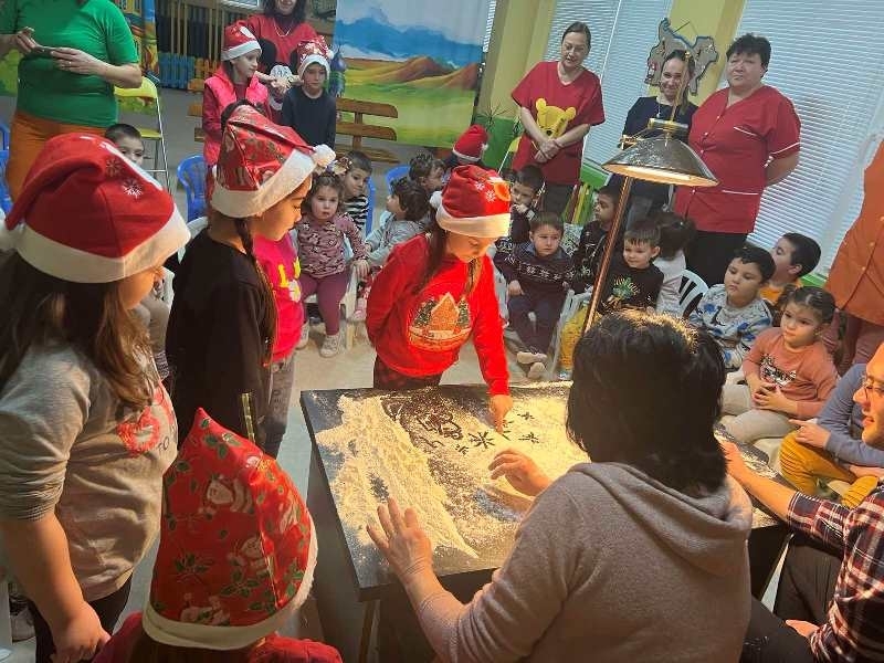 Декември е…
Зима Сняг Любов Надежда Топлина… С пърформанс Бяла приказка ЦПЛР ОДК Людмила Живкова в