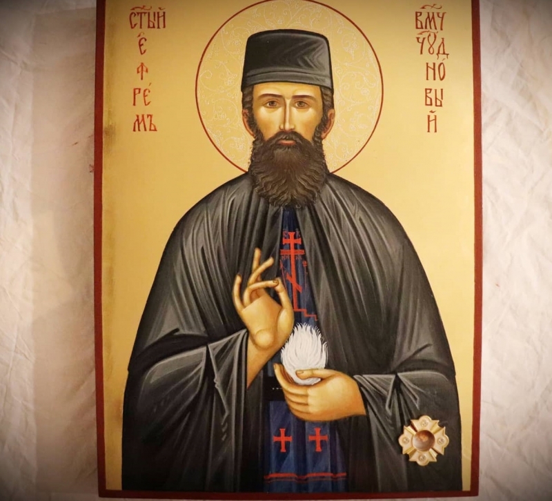 Икона на свети Ефрем Нови с частица от светите му