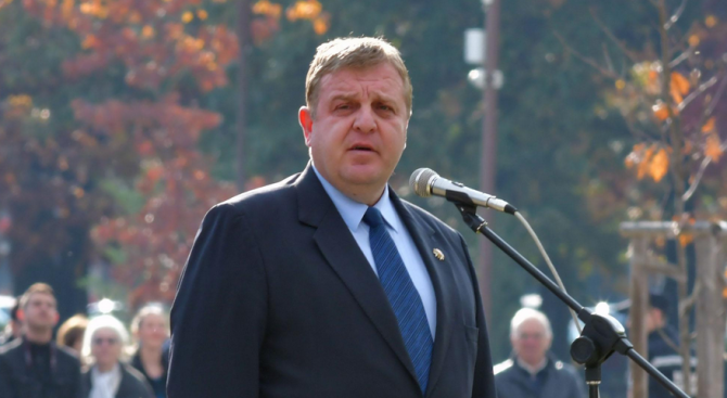 Министърът на отбраната Красимир Карачаканов има уверения от премиера и