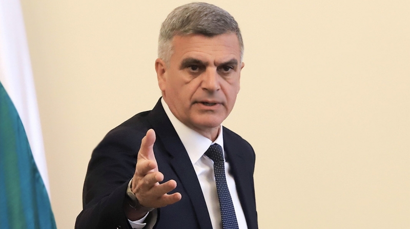 Бившият премиер и военен министър Стефан Янев смята да се