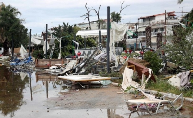 Средиземноморски циклон донесе поредна порция проливни дъждове с гръмотевични бури