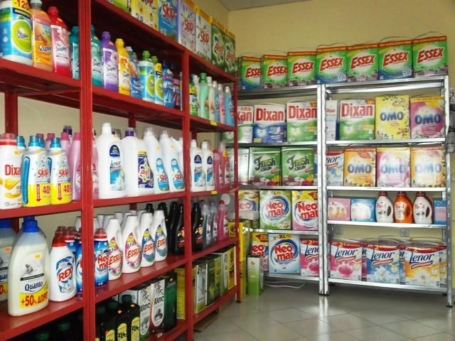 Униформени намериха контрабандни цигари в магазин в Лом съобщиха от