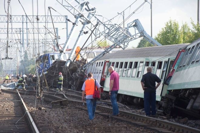 13 души са пострадали при сблъсък между два влака в