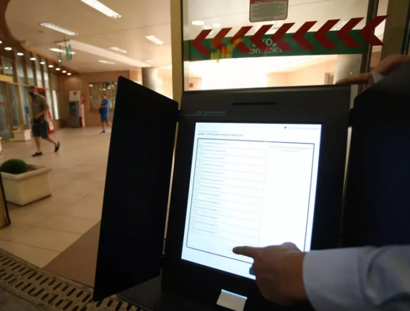 Няма опасност от опорочаване на вота обяви директорът на Национална