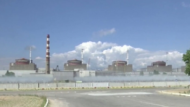 Руските сили които са окупирали Запорожската ядрена централа предлагат временно
