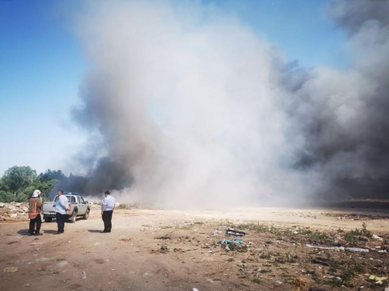 Пожар избухна в депото за строителни отпадъци край Хасково, съобщиха