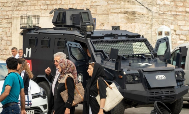 Девет души са задържани при операция на турската полиция срещу