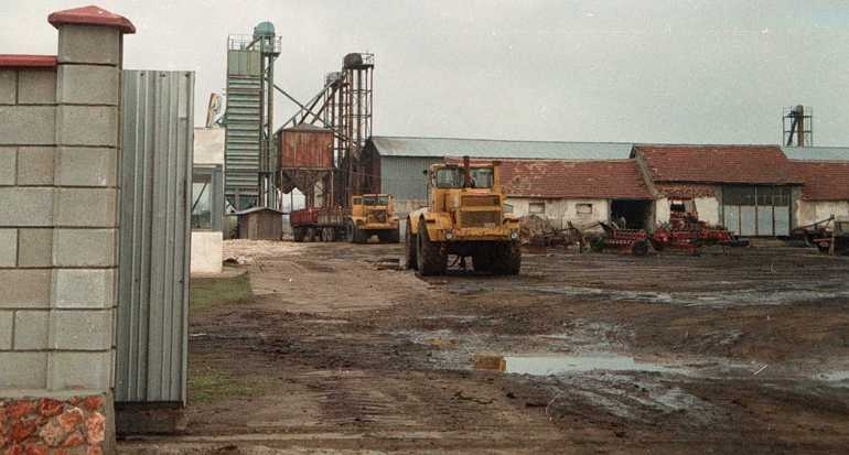 Полицията е заловила млад мъж да разграбва камъните на бившето