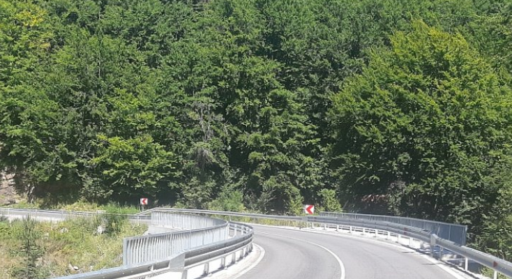 Движението през планинския проход Петрохан е спряно заради тежка катастрофа