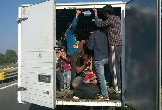 Осем нелегални мигранти загинаха а други седем са безследно изчезнали