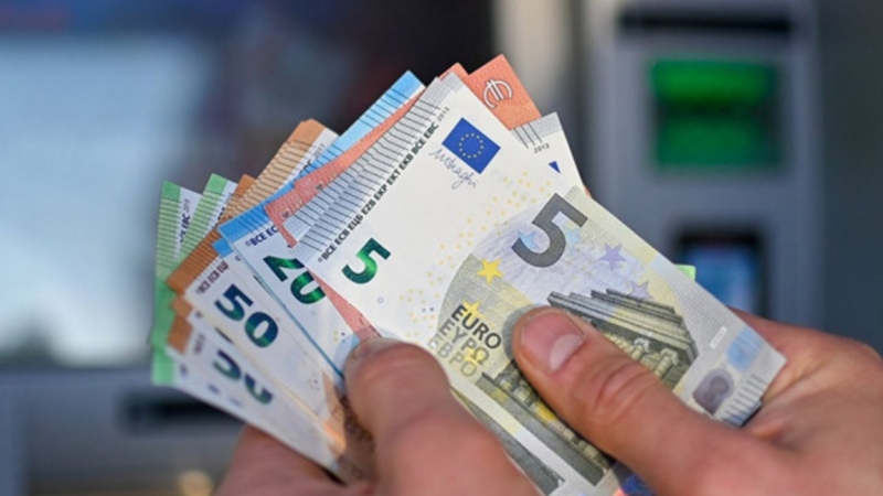 Започва изплащането на първите пенсии в евро От МВР взеха
