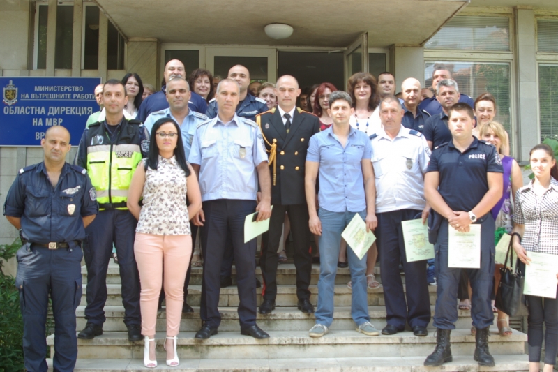 Директорът на ОД МВР Враца старши комисар Янко Янколов награди