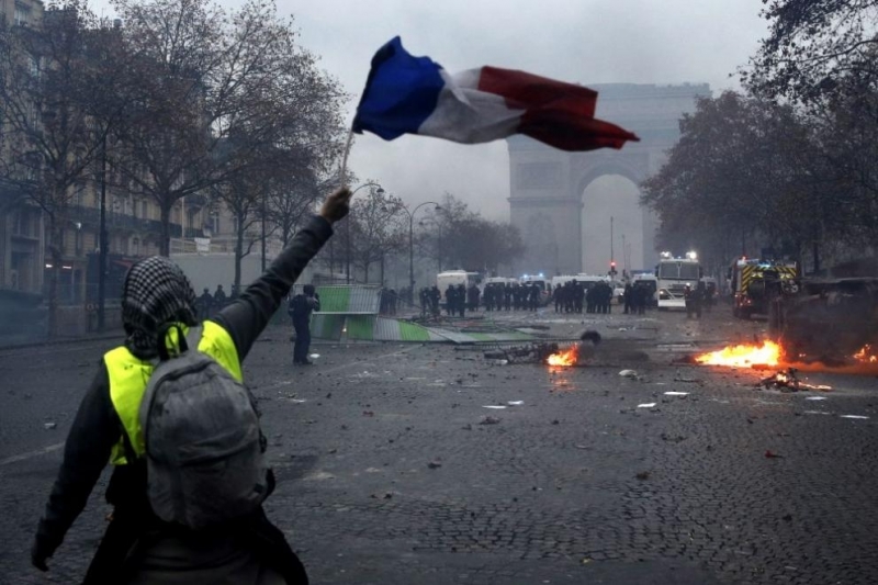 Френското правителство призова демонстрантите известни като жълтите жилетки да не