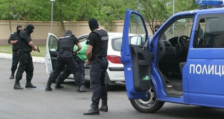 Обявен за издирване е обиждал полицаи в монтанското село Крива