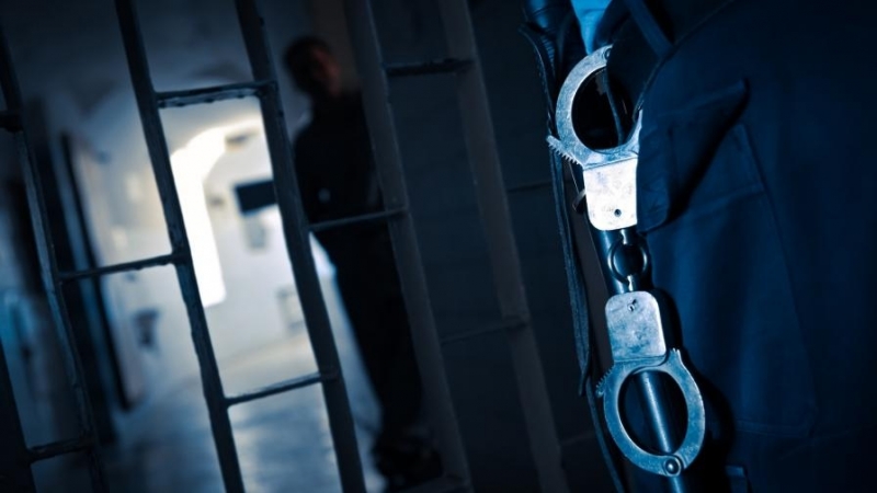 Старши надзирател от врачанския затвор ще трябва да плати глоба