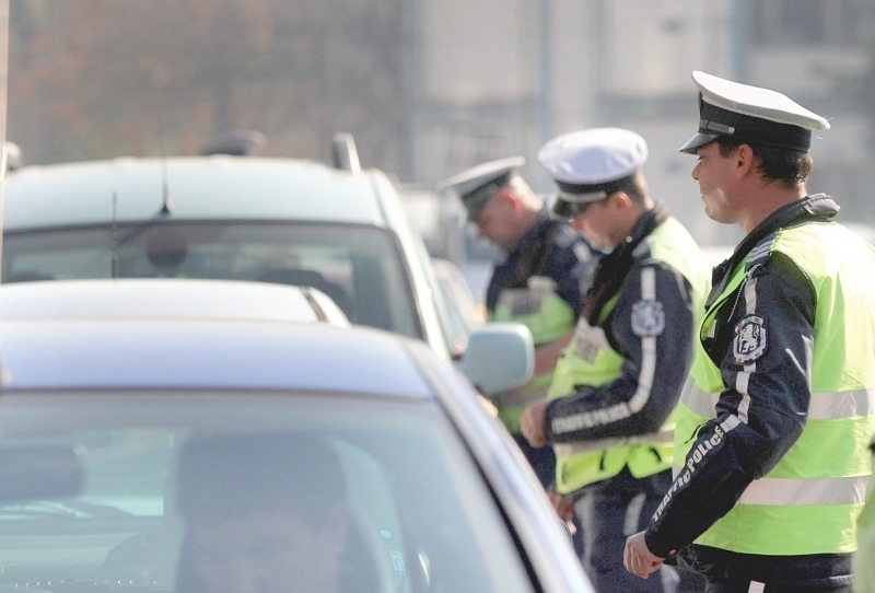 Униформени хванаха нарушители във Врачанско съобщиха от полицията Вчера на територията