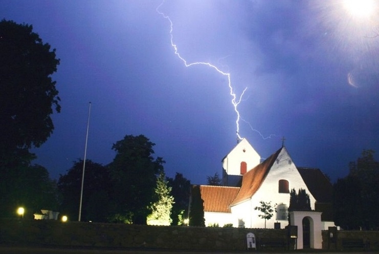 Гръмотевична буря е предизвикала редица щети във Видинско информираха от