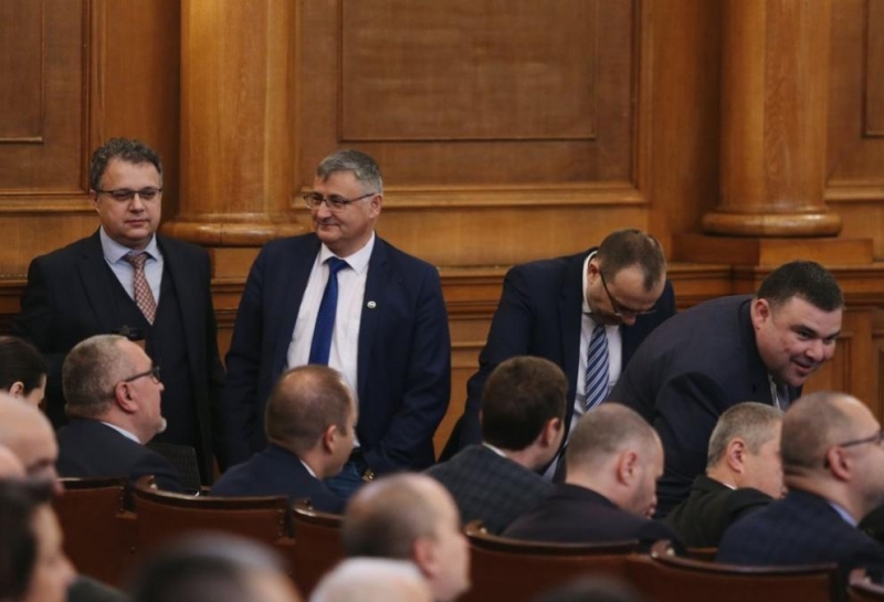 Депутатите отхвърлиха предложението на ГЕРБ СДС да съкратят великденската си ваканция