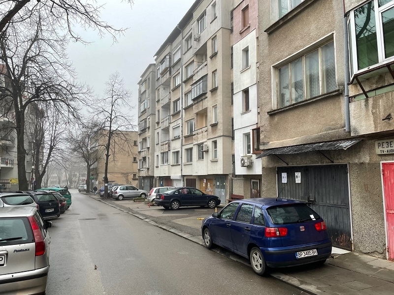 Човек е починал зад волана във Враца видя репортер на