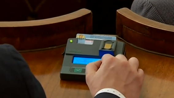 След заседание продължило над 8 часа депутатите решиха на първо