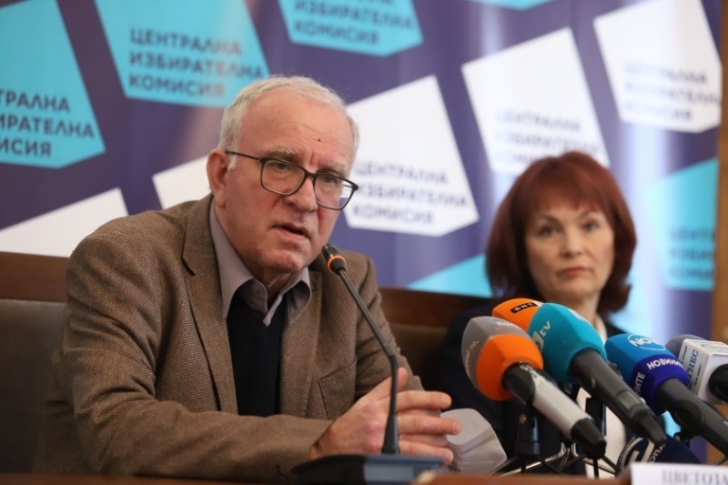 От ЦИК признаха че машините за вота са закъснели много