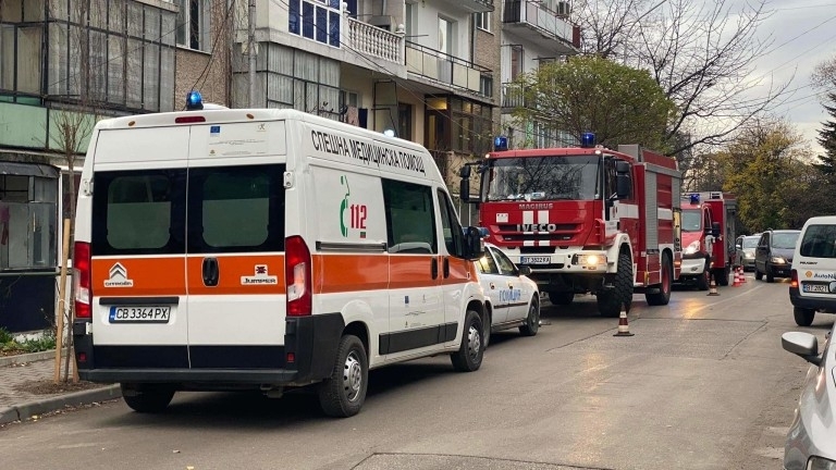 Човек е пострадал при пожар в апартамент в Монтана съобщиха