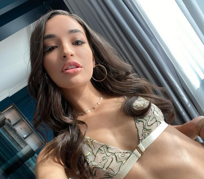 Емили Уилис известна 25 годишна порнозвезда е хоспитализирана след свръхдоза съобщава