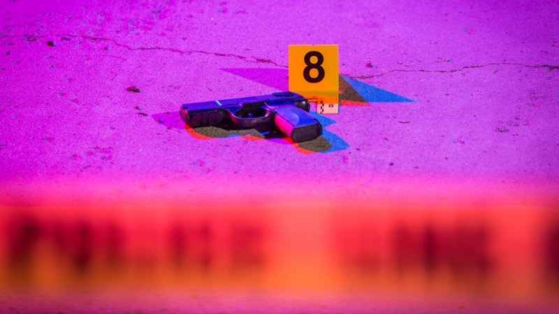 19 годишен мъж е прострелял четирима души в централната част на