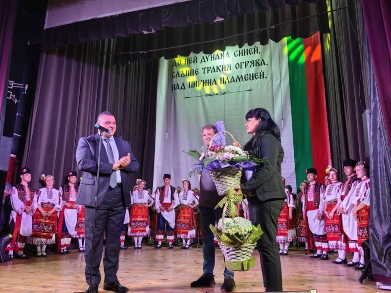 Фолклорен концерт развълнува публиката в Оряхово /снимки/