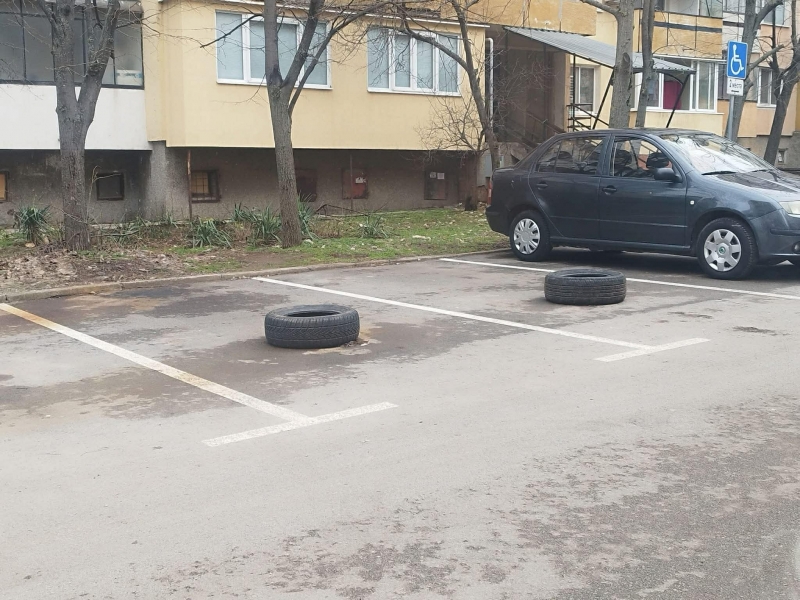Врачани продължават да измислят решения за резервация на паркоместа в