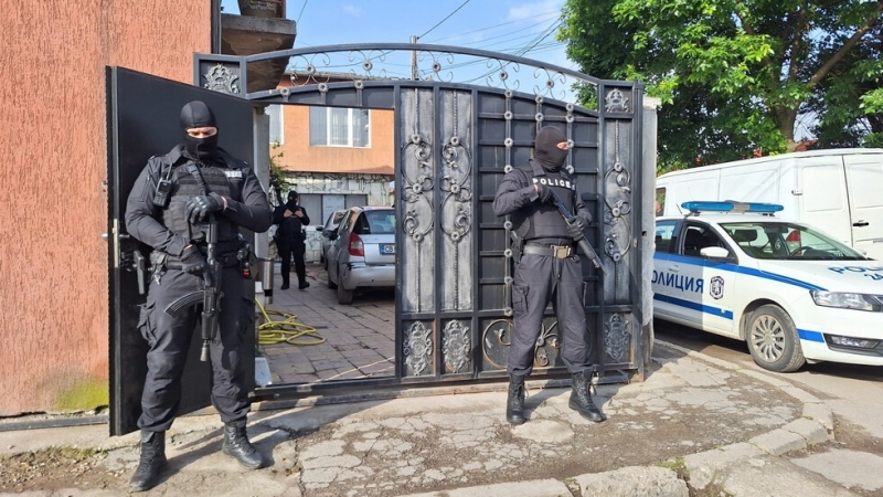 Мащабна акция срещу купуването на гласове в София Претърсват се