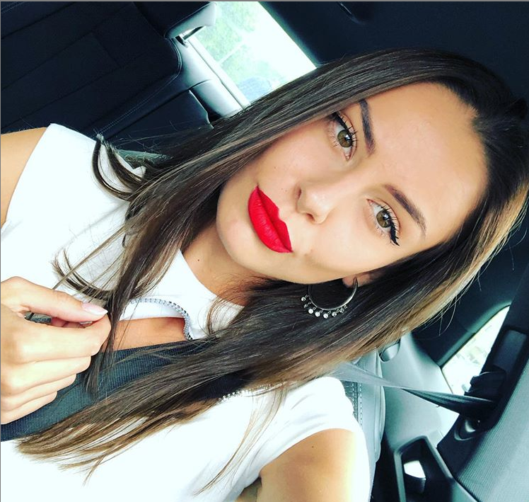 Българката Лъчезара Георгиева изглежда доста добре без дрехи Младата жена