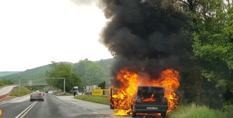 Лек автомобил изгоря край Ябланица научи BulNews Колата се е