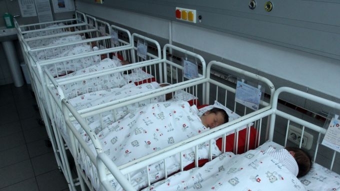Драстично са намалели бебетата, родени във врачанската болница през 2019-а