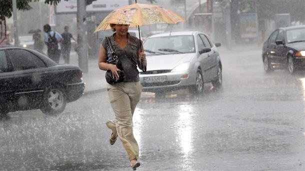 Следобед над Западна и Централна България ще се развива мощна