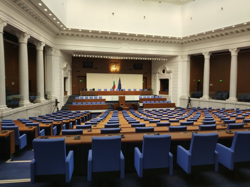 Новата пленарна зала на парламента може да се окаже отново