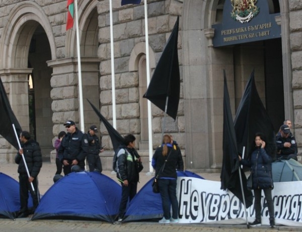 От месеци майките на децата с увреждания настояват депутатите да