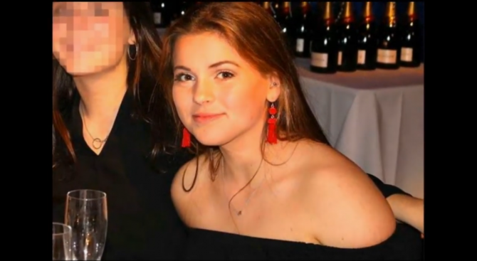 18 годишната Джоузи Клъшър дъщеря на Рейчъл Клъшър която е